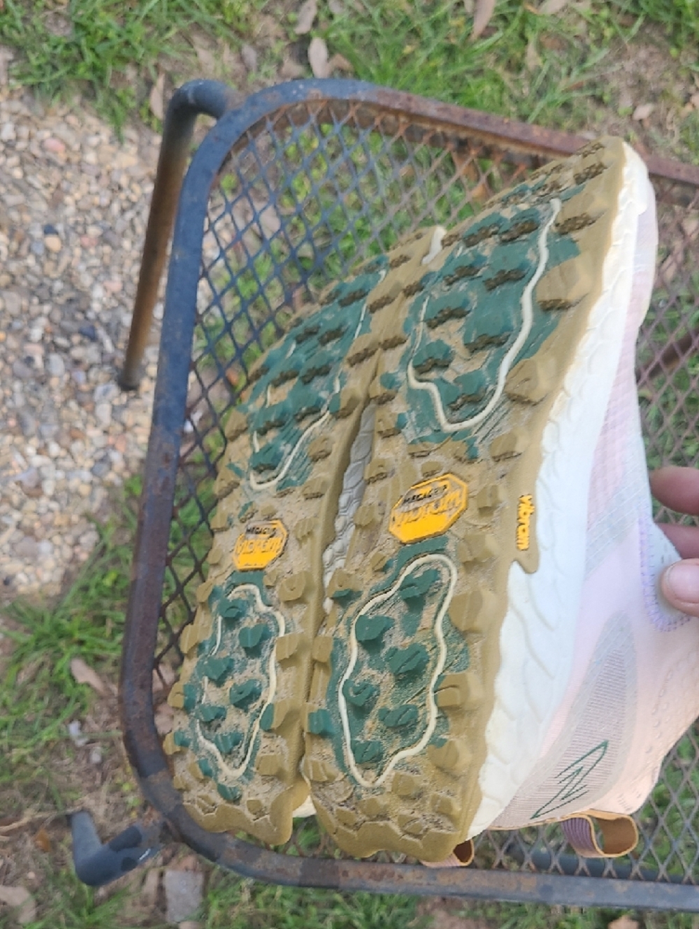 New Balance Women’s Fresh Foam Hierro Ht Vibram Trail Sneakers Size 8 - Picture 8 of 9